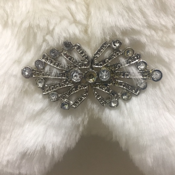 Faux fur shrug-Vintage look - Picture 2 of 2